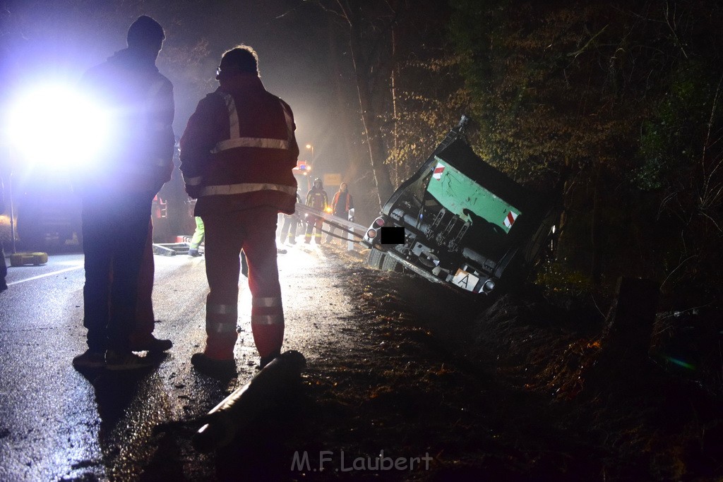 Container LKW umgestuerzt Koeln Brueck Bruecker- Dellbruecker Mauspfad P150.JPG - Miklos Laubert